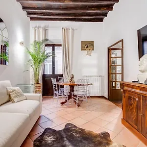Apartment Giulio Cesare Deluxe - Spanish Step Romedreamhome, Rome
